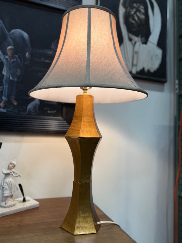 c. 1960s–1970s Sculptural Gold-Tone Hollywood Regency Table Lamp With Brass B&P Socket