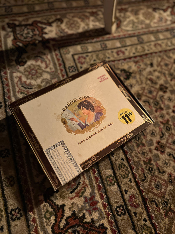 Vintage La Flor de García y Vega Elegantes Cigar Box