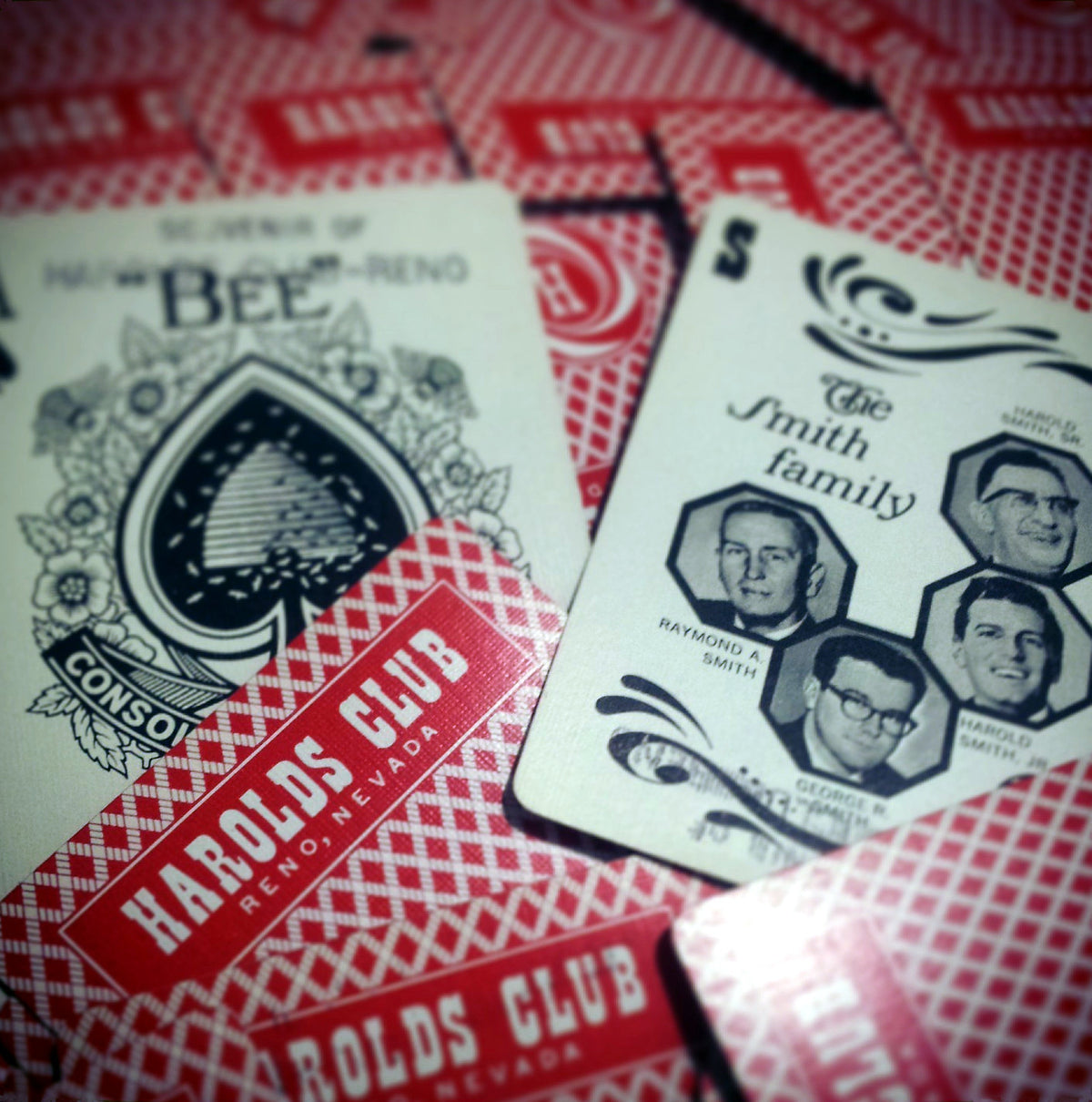 Vintage Bee playing cards made for Harolds Club in Reno, one card showing the Smith family (photo by AnelGTR, CC BY-SA 3.0).