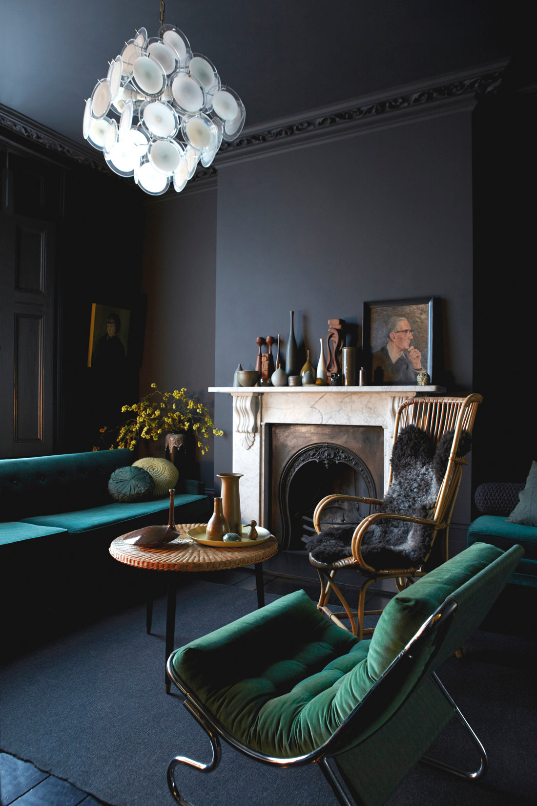 How to Decorate With Dark Walls Without Overwhelming a Room