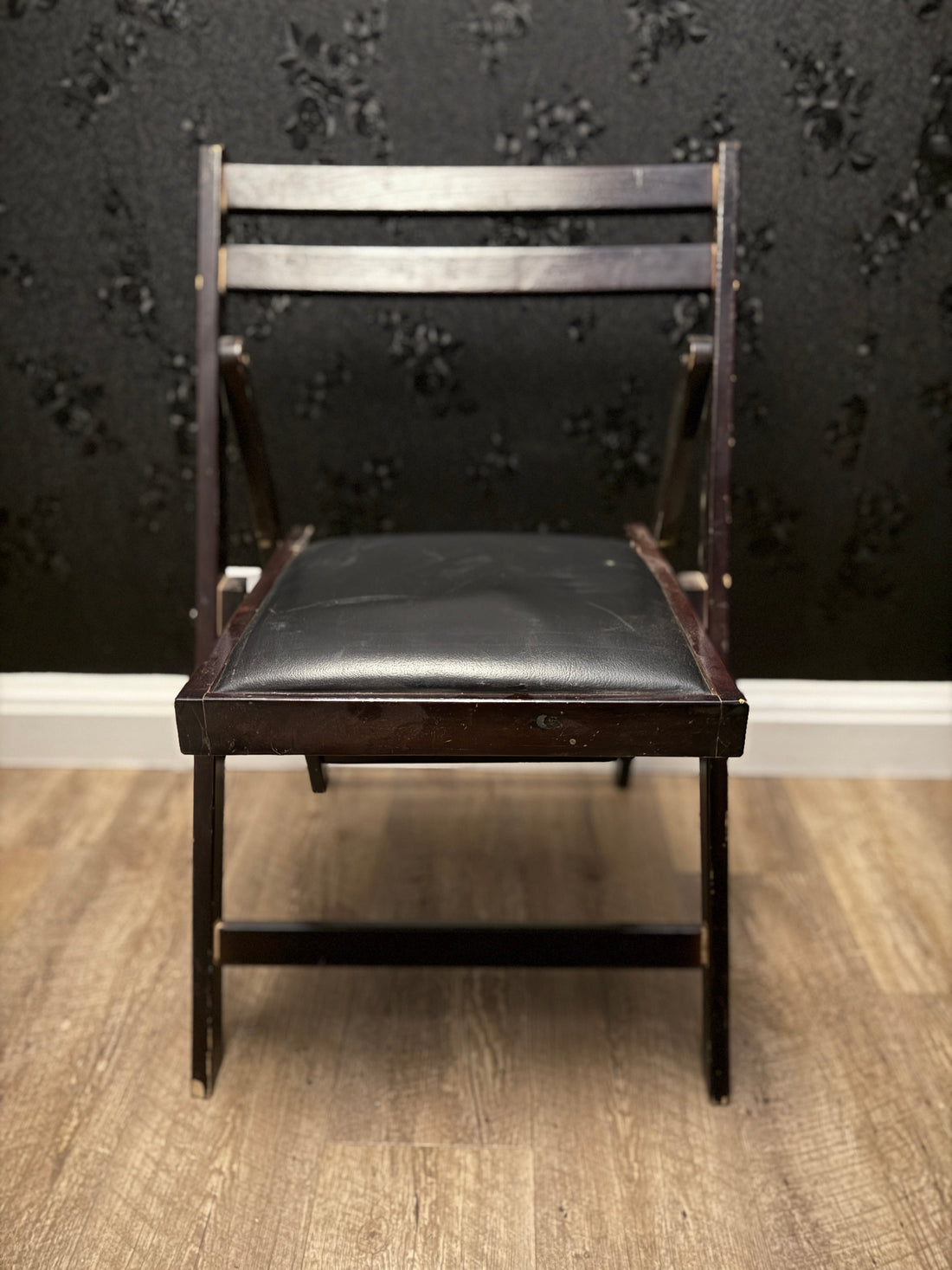Pair of mid-century Stakmore-style folding chairs in espresso wood with black vinyl seats