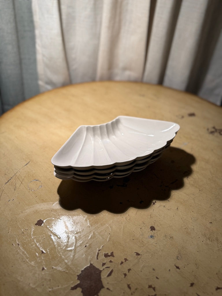 Set of 4 Mid-Century California Shell Dishes, C613 (c. 1955)