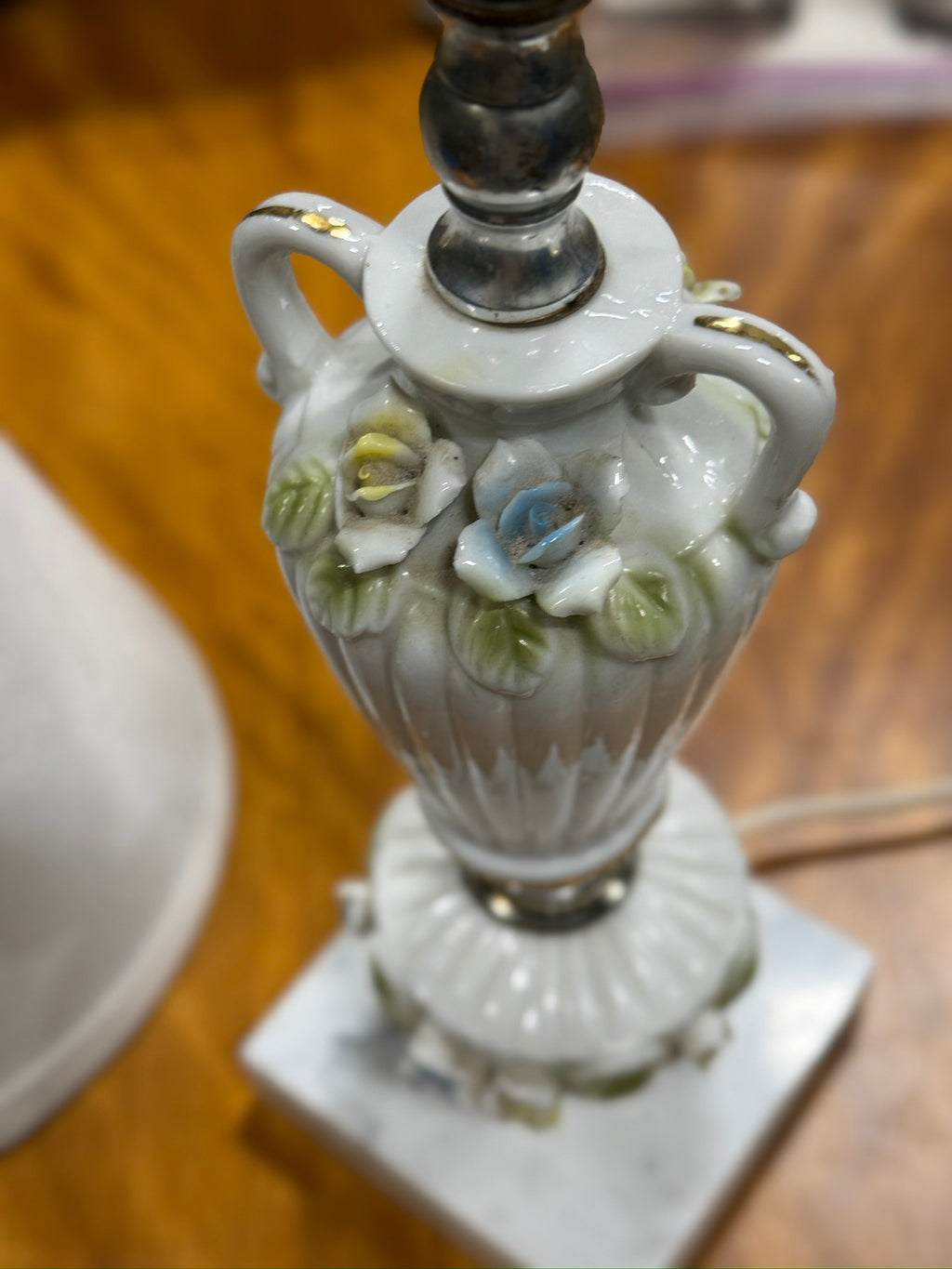 C. 1950s Vintage Porcelain Rose Urn Table Lamp with Marble Base