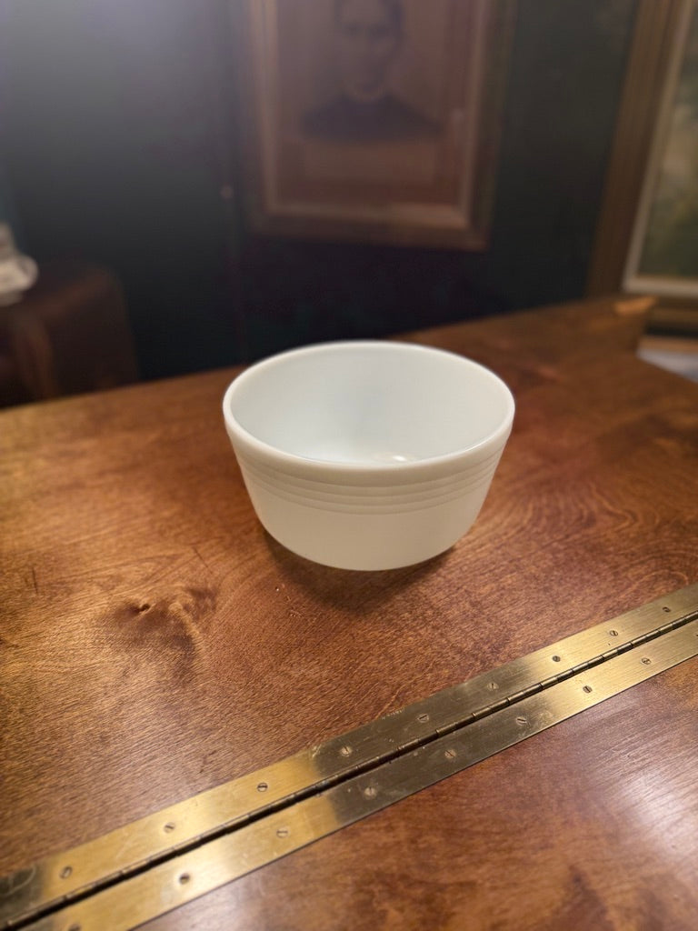 Hamilton Beach Milk Glass Bowl c.1935–1950 | Vintage American Kitchenware
