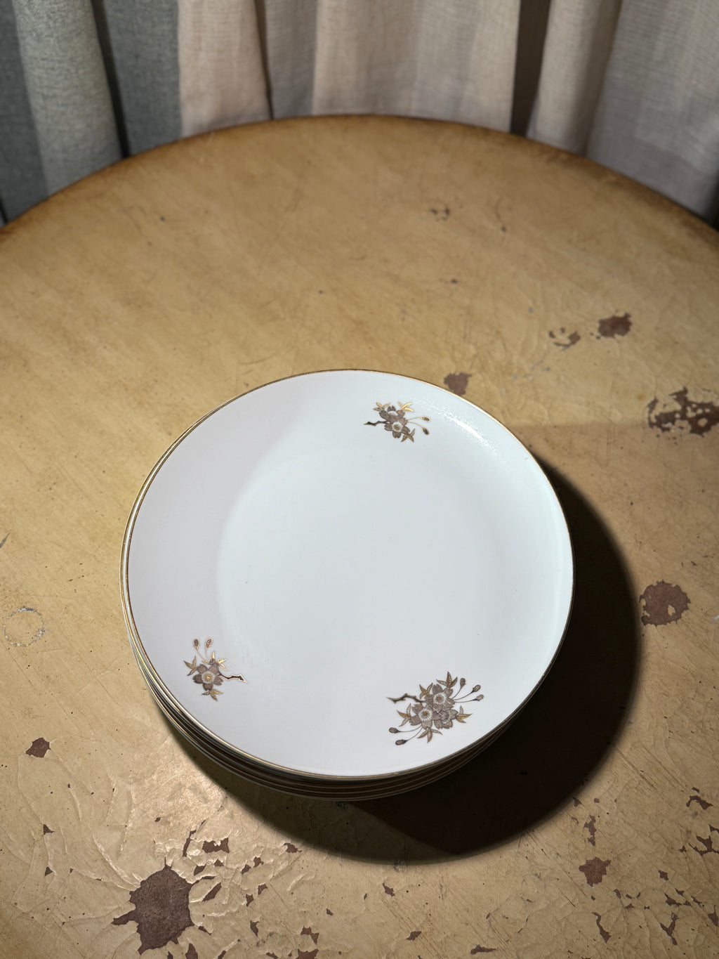 Fukagawa Arita Porcelain Dinner Plates Gold Floral Japan