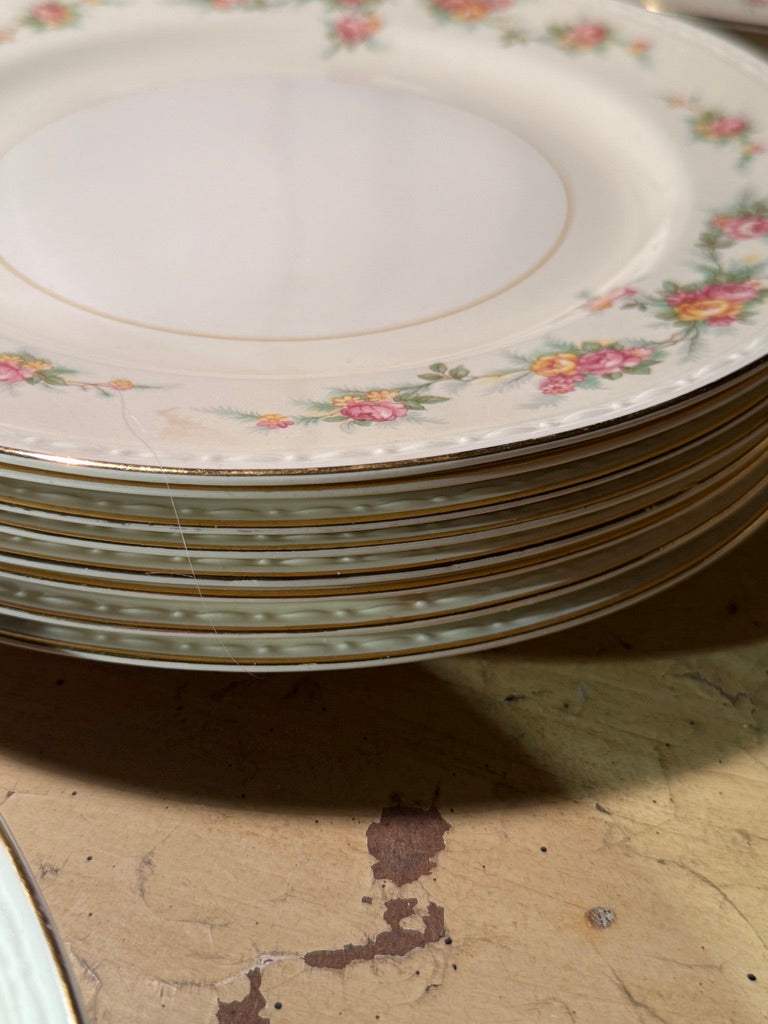 Homer Laughlin “Eggshell Georgian” Dinner Service, 40 Pieces (c. 1944)