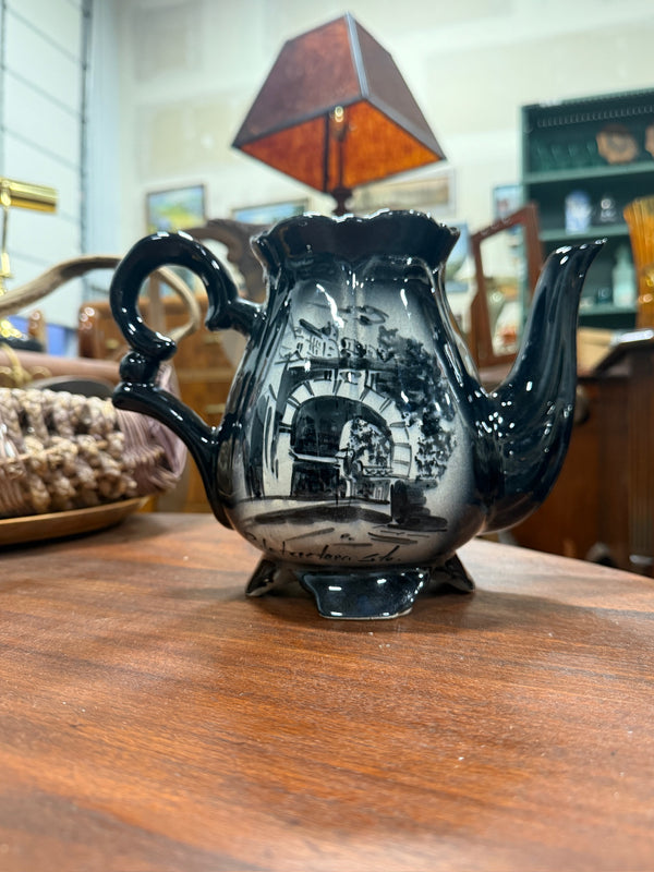 Hand-Painted Mexican Pottery Teapot, Grisaille View of the Puente de Tepetapa Lettered by the Painter, Black Glaze with Scalloped Rim and Foot, Guanajuato, Mid-20th Century