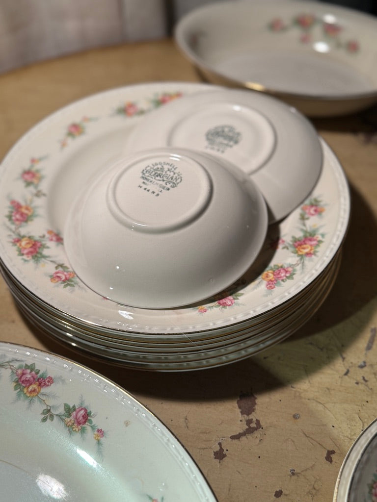Homer Laughlin “Eggshell Georgian” Dinner Service, 40 Pieces (c. 1944)