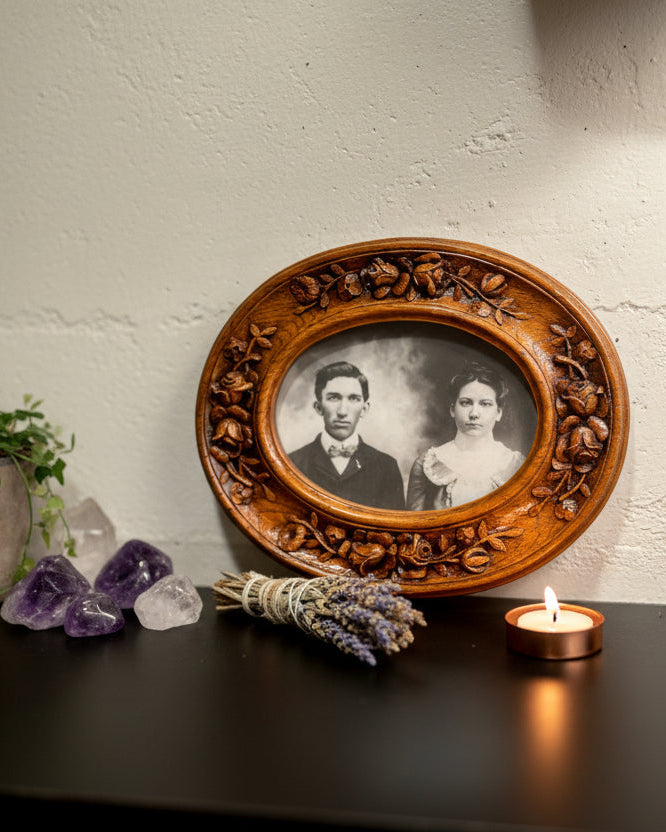 Antique 1902 Wedding Portrait in Carved Round Wood Frame – Antique Photo | Viridian Eclection