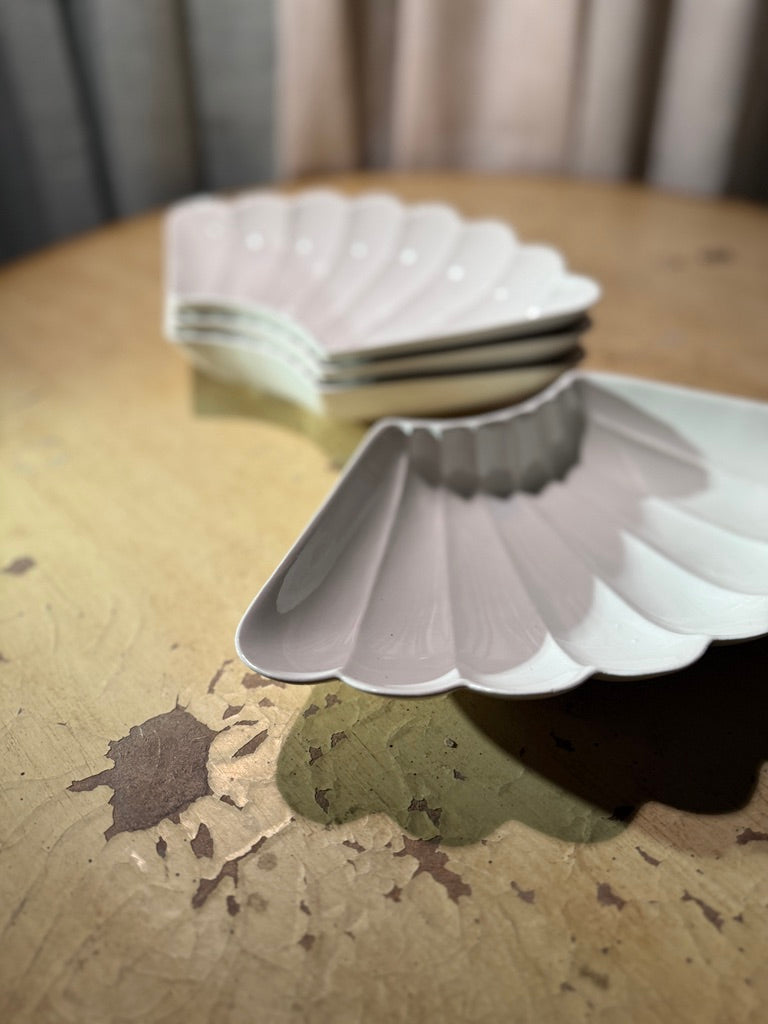Set of 4 Mid-Century California Shell Dishes, C613 (c. 1955)