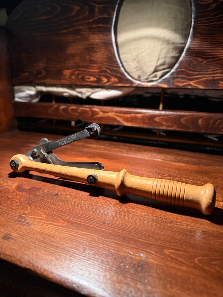 c.1930s Remington Clay Pigeon Thrower Skeet Trap – Patented Steel & Wood Launcher