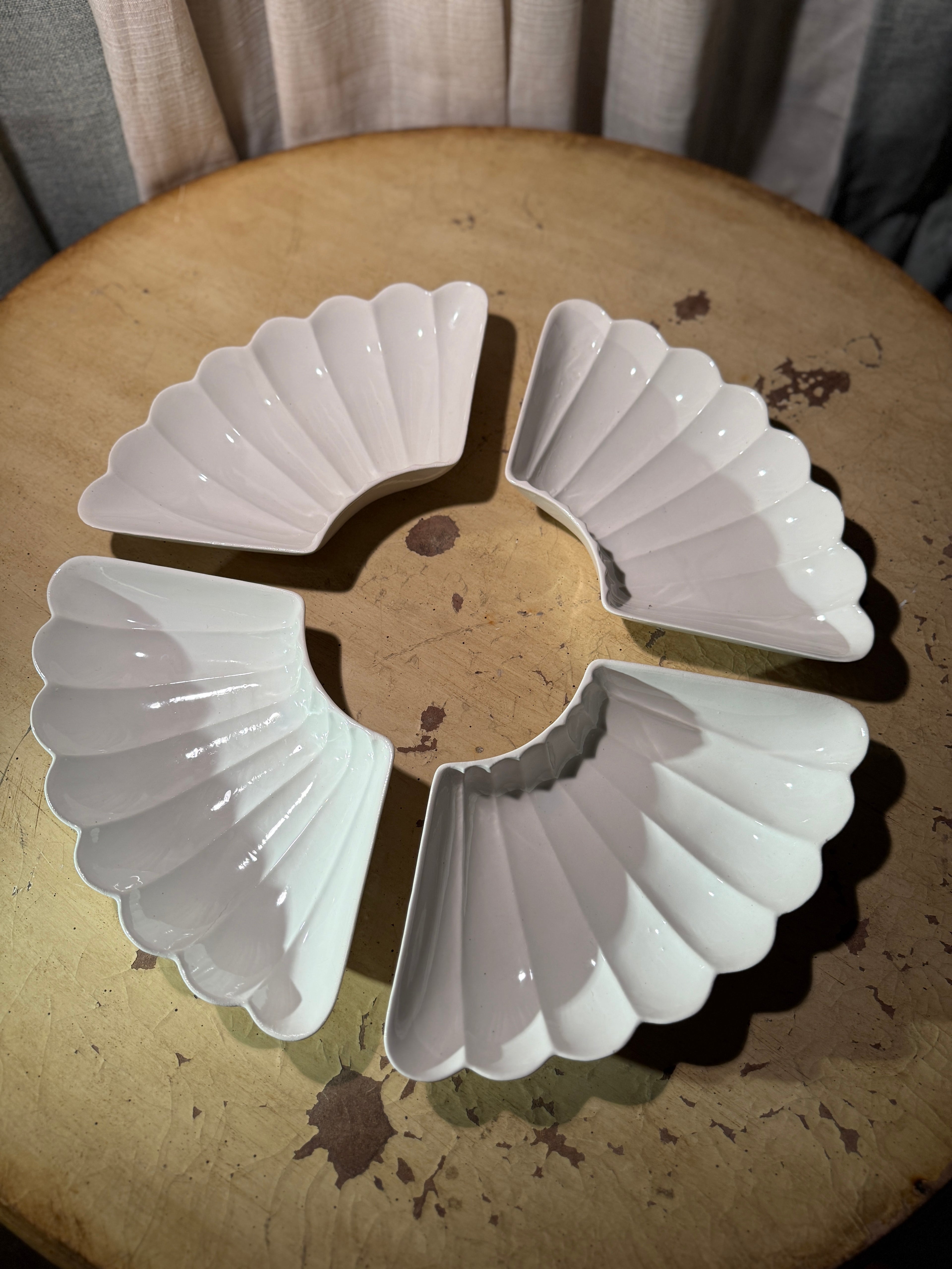 Set of 4 Calif USA C613 Shell Serving Dishes Vintage White