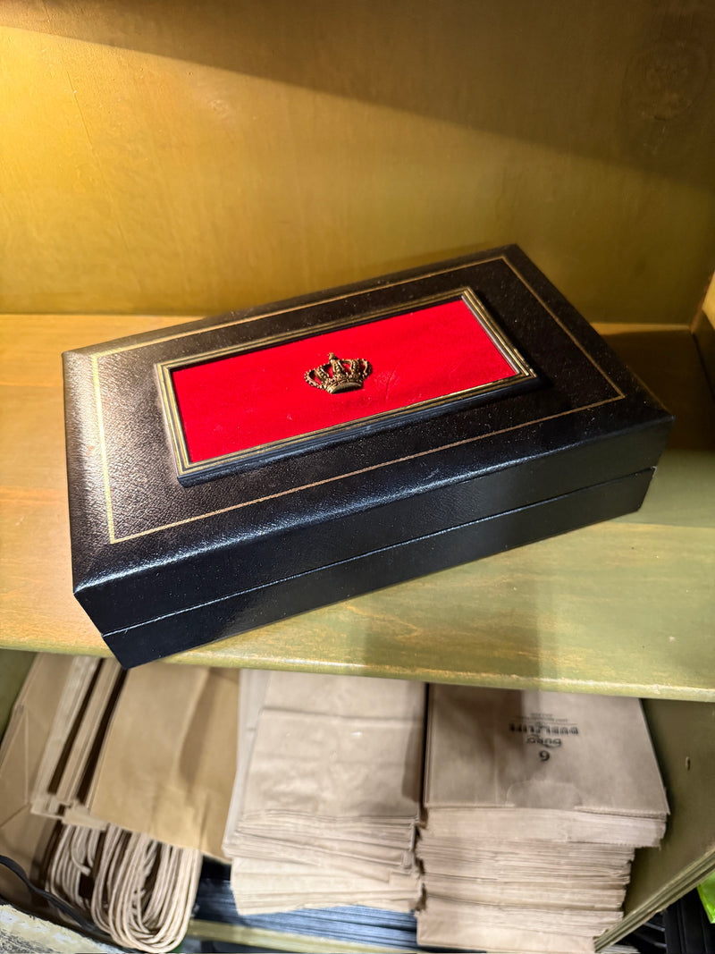 Griffon Black Leather Gentleman's Jewellery Case, Applied Gilt Crown on a Red Velvet Lid Panel, Gold-Tooled Double-Line Borders, Fitted Red Velvet Interior with Cufflink Rack and Lid Straps, Box Made in Sweden, c. 1950–1970