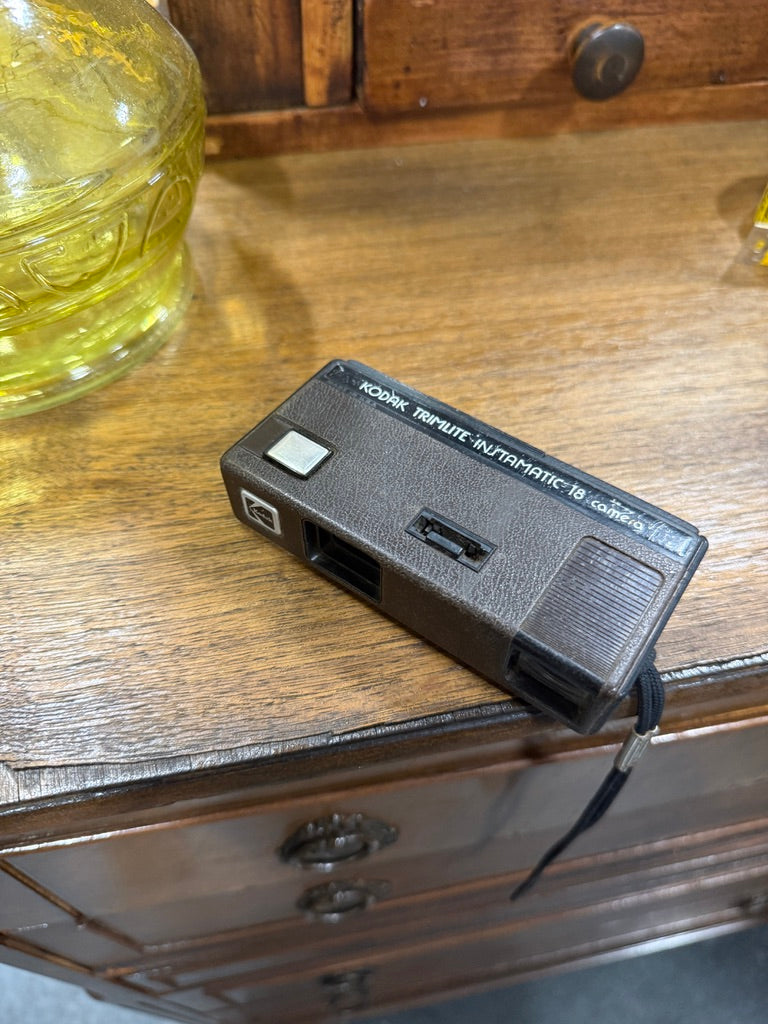 Vintage Kodak Trimlite Instamatic 18 110 Film Pocket Camera c. 1970s