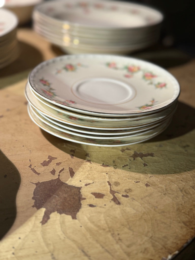 Homer Laughlin “Eggshell Georgian” Dinner Service, 40 Pieces (c. 1944)