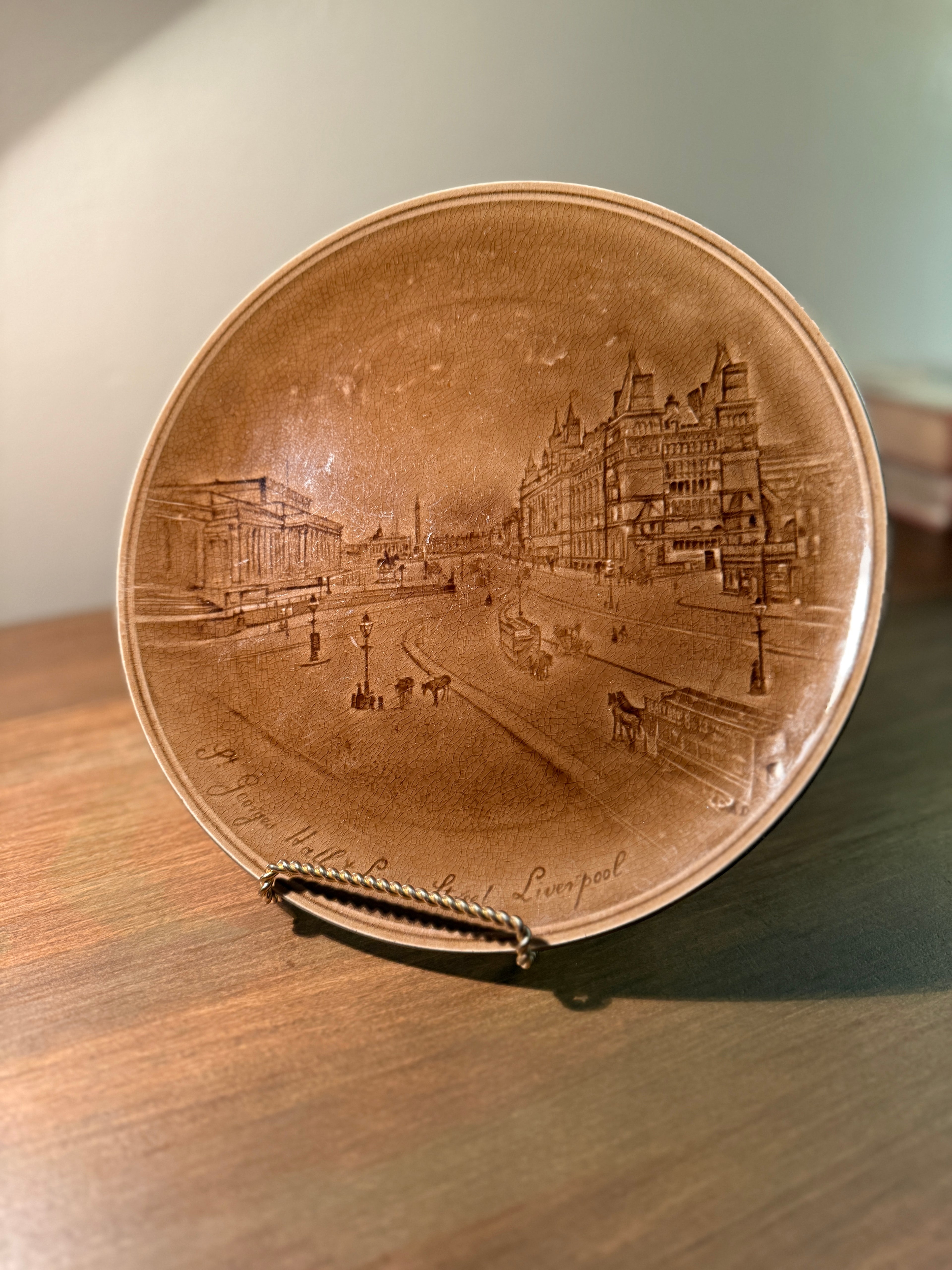 French Souvenir Transferware Plate Depicting St. George’s Hall, Liverpool, c. 1900–1920