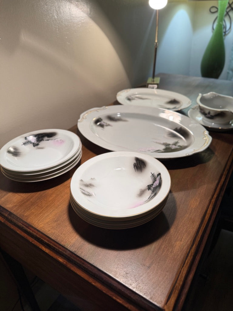 Fukagawa Arita Hand-Painted Porcelain Dinnerware Set, Japan, Late 1940s