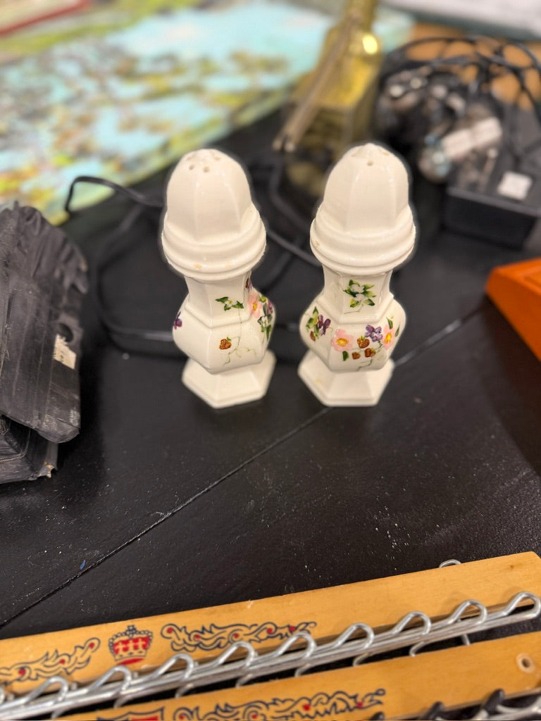 Vintage Scenic Ceramics by Jamie Tennis Floral Salt &amp; Pepper Shakers
