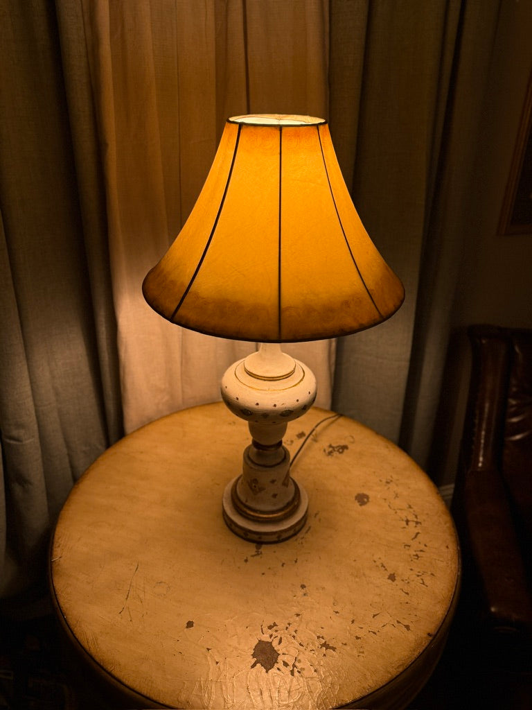 Mid-Century Spanish Revival Gesso Table Lamp (c.1940–1955) – Hand-Painted Ivory Finish with Moorish Motif