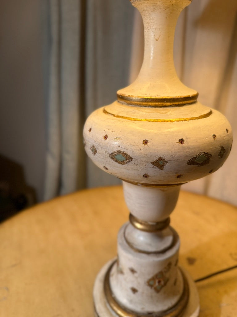 Mid-Century Spanish Revival Gesso Table Lamp (c.1940–1955) – Hand-Painted Ivory Finish with Moorish Motif