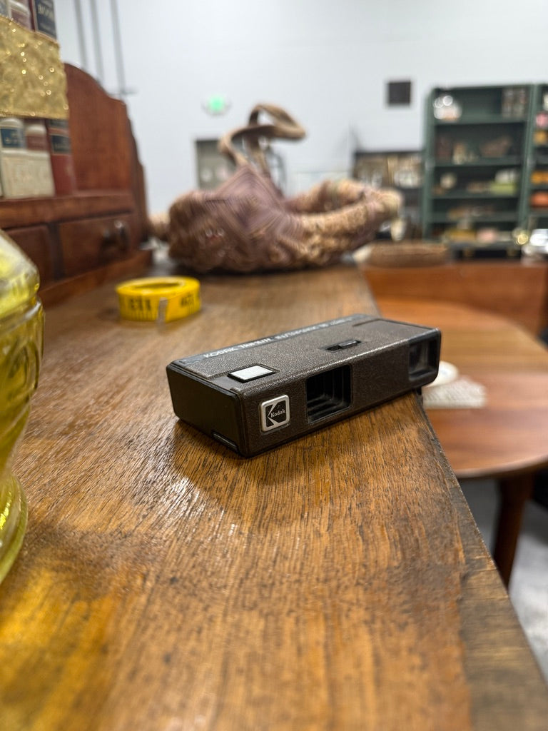 Vintage Kodak Trimlite Instamatic 18 110 Film Pocket Camera c. 1970s