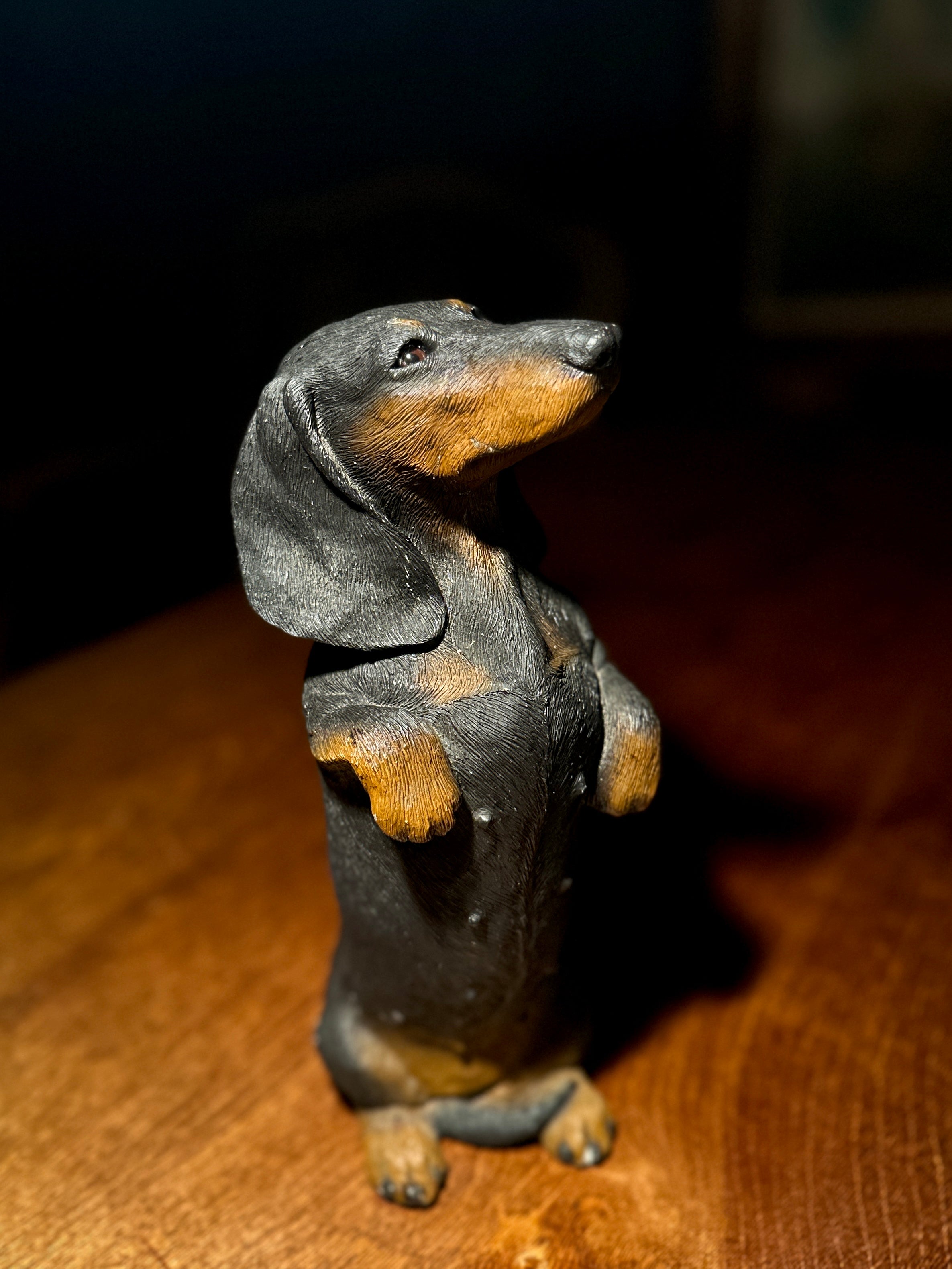 "Sitting Pretty" Sandicast Dachshund Figurine | Hand-Cast Resin Dog Sculpture, 1990