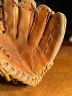 Vintage Spalding Carl Yastrzemski 42-5375 Baseball Glove, c. 1967–1978