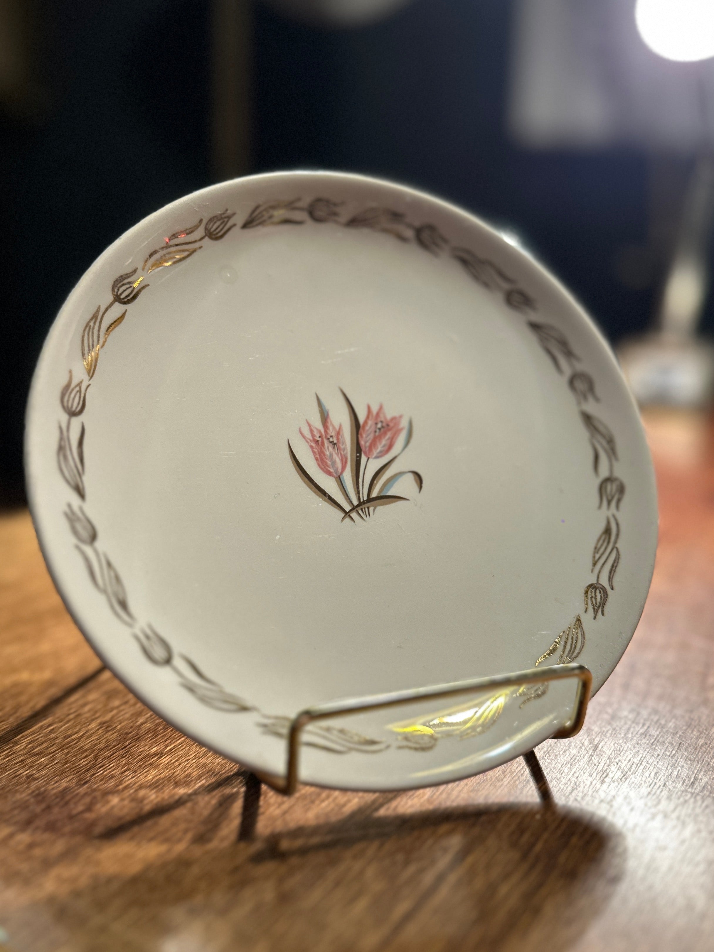 Vintage Royal China Porcelain Dessert Plate with Gilt Tulip Border, c. 1940s–1950s
