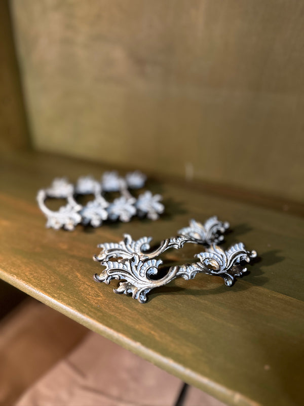 Six Keeler Brass Company Drawer Pulls, Pierced Acanthus Scroll in the French Provincial Pattern, Antiqued White Over Metal, Marked KBC C-193, c. 1960