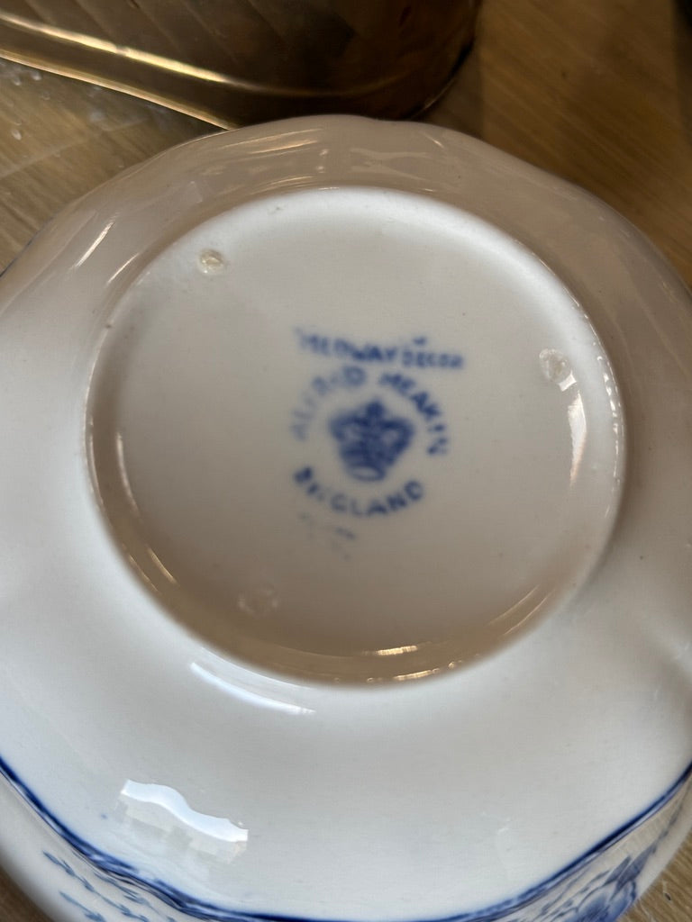 Antique Alfred Meakin Medway Decor Royal Semi-Porcelain Bowl