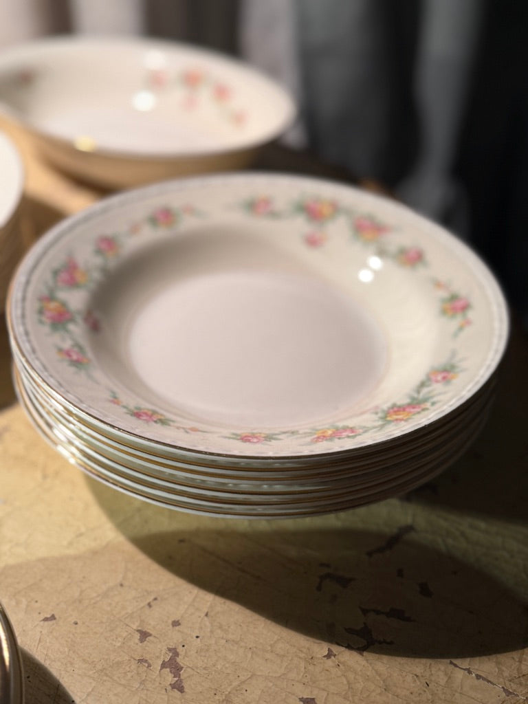 Homer Laughlin “Eggshell Georgian” Dinner Service, 40 Pieces (c. 1944)