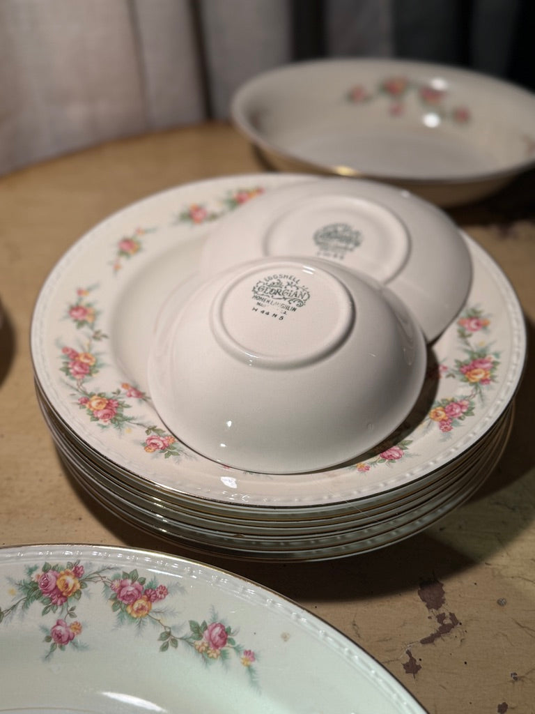 Homer Laughlin “Eggshell Georgian” Dinner Service, 40 Pieces (c. 1944)