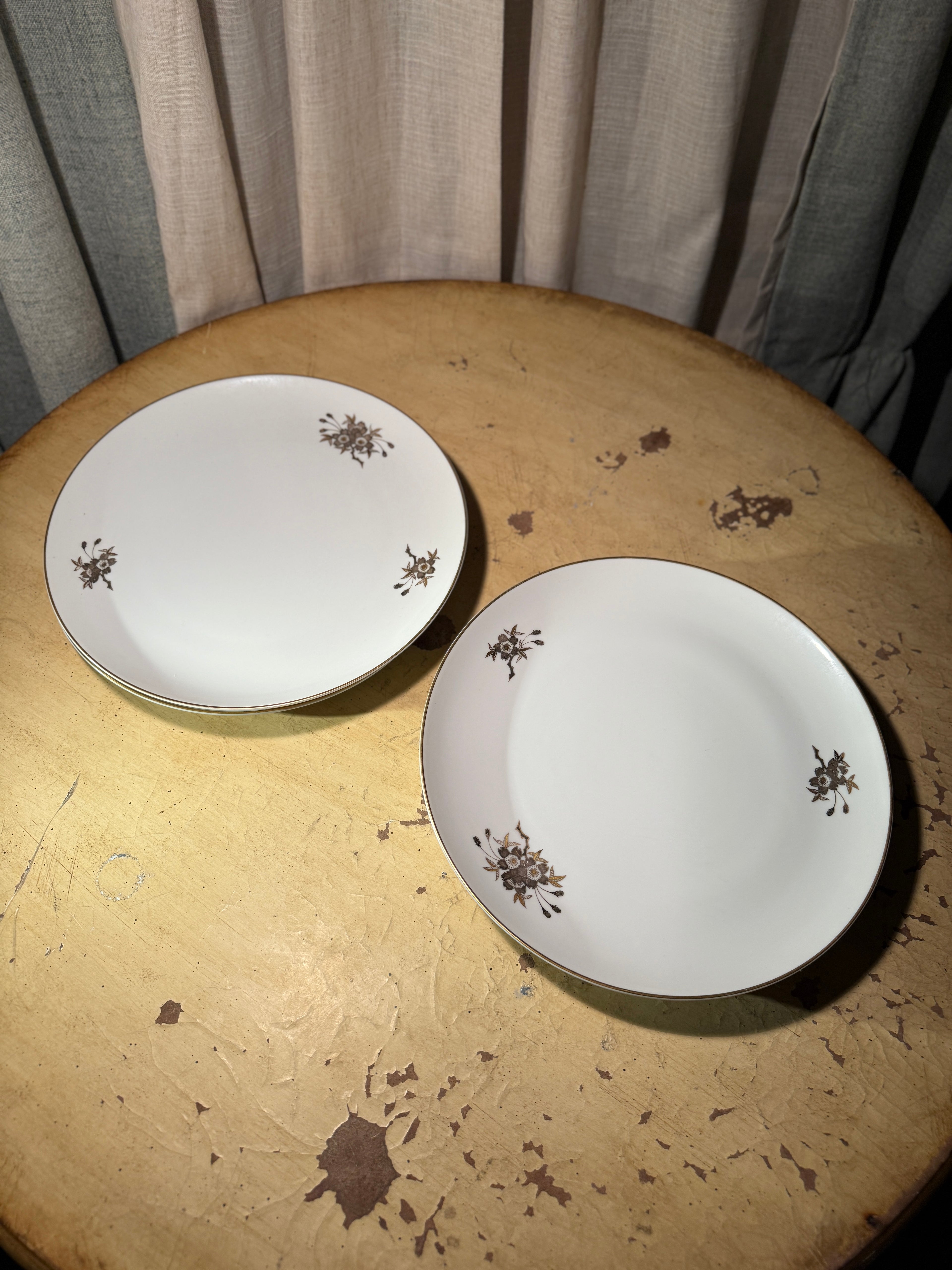 Fukagawa Arita Porcelain Dinner Plates Gold Floral Japan