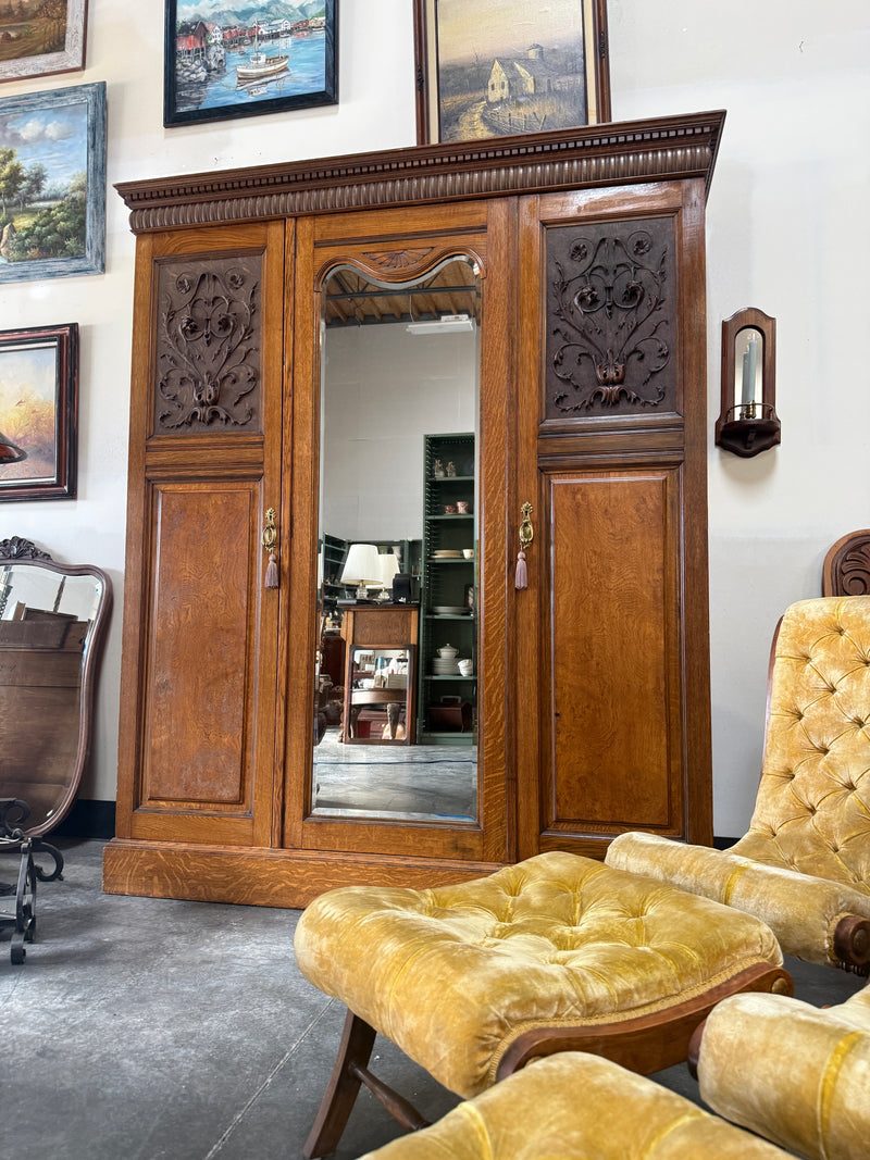 Antique Edwardian Art Nouveau Carved Oak Triple Wardrobe, Bevelled Mirror Door, Poppy and Bird-Head Panels, c. 1900–1910