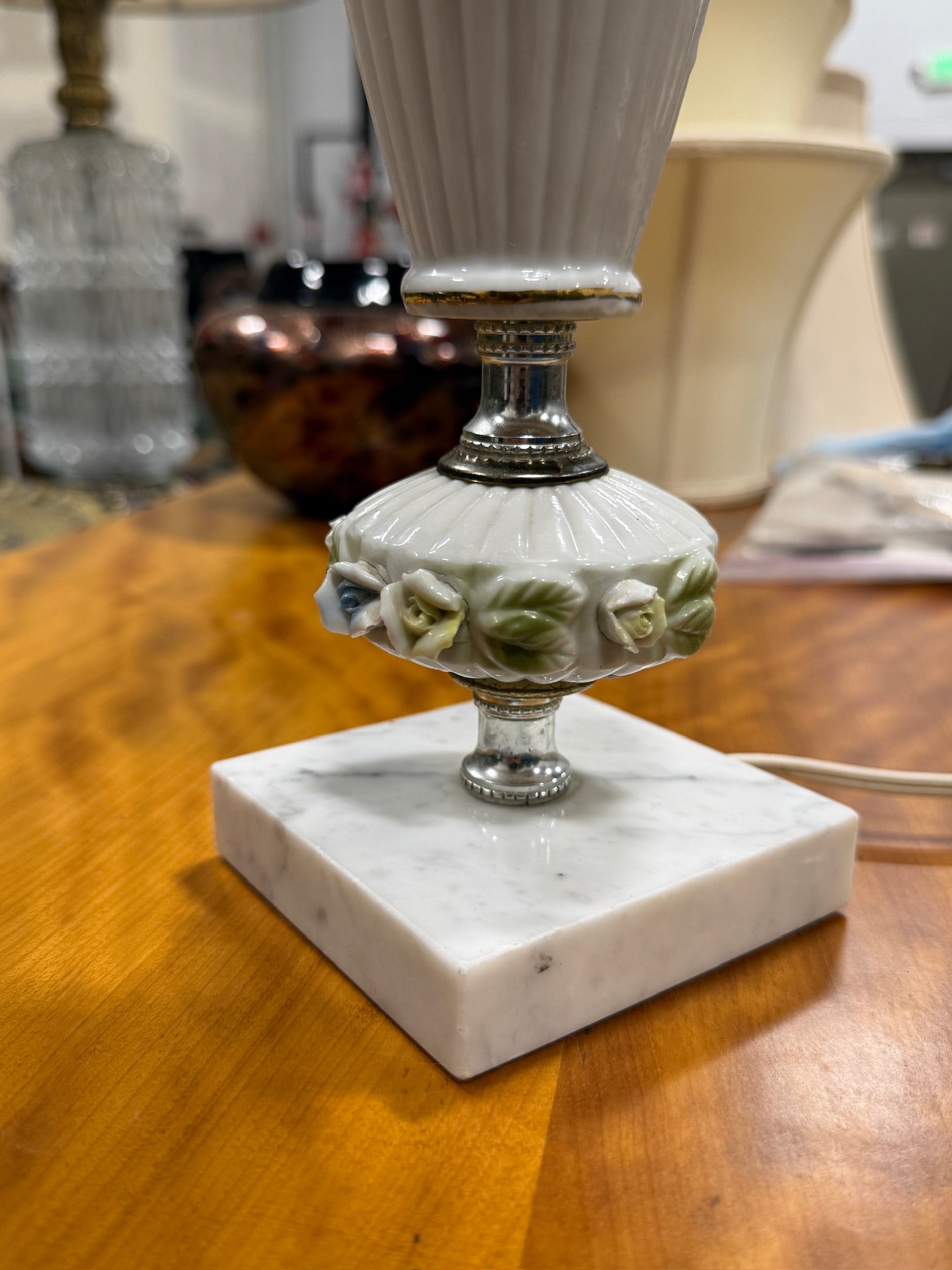 C. 1950s Vintage Porcelain Rose Urn Table Lamp with Marble Base