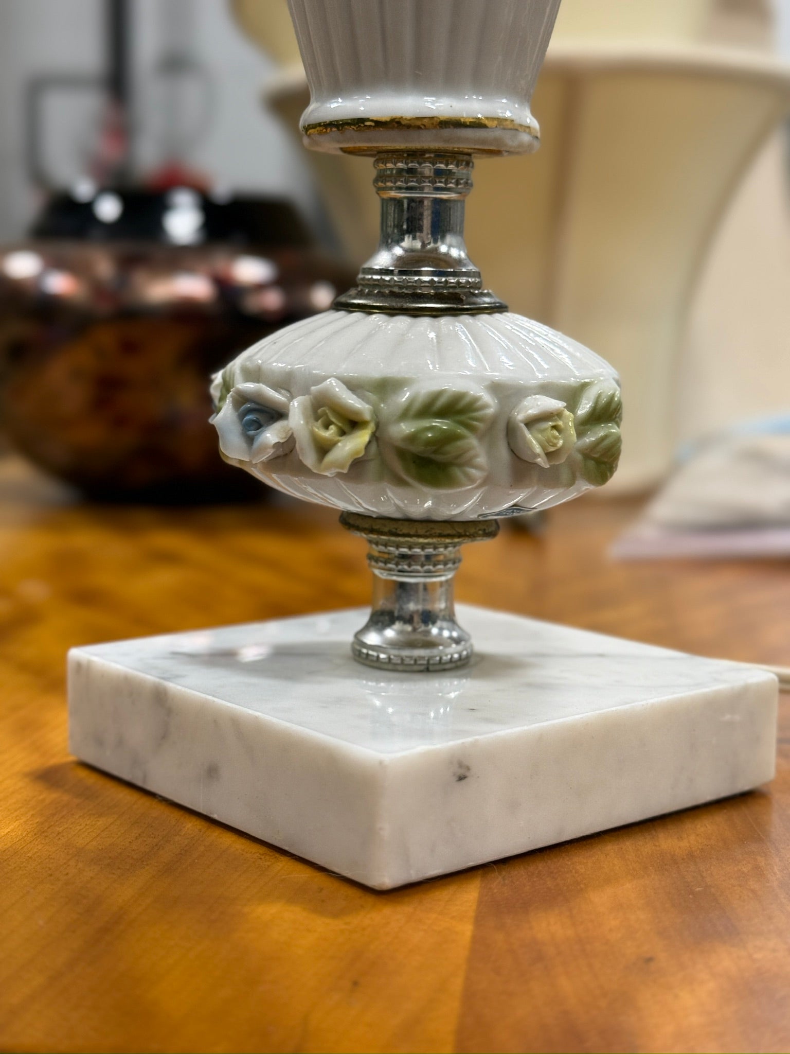 C. 1950s Vintage Porcelain Rose Urn Table Lamp with Marble Base