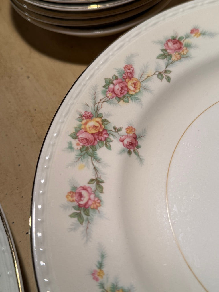 Homer Laughlin “Eggshell Georgian” Dinner Service, 40 Pieces (c. 1944)