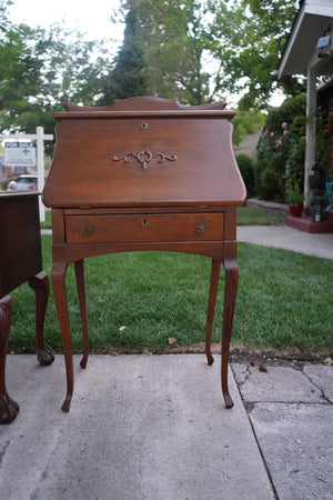 Antiquw Early 20th Century Oak Slant-Front Secretary Desk c. 1910