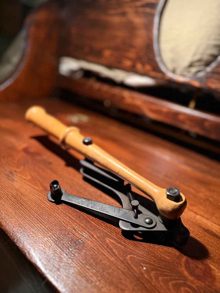 c.1930s Remington Clay Pigeon Thrower Skeet Trap – Patented Steel & Wood Launcher