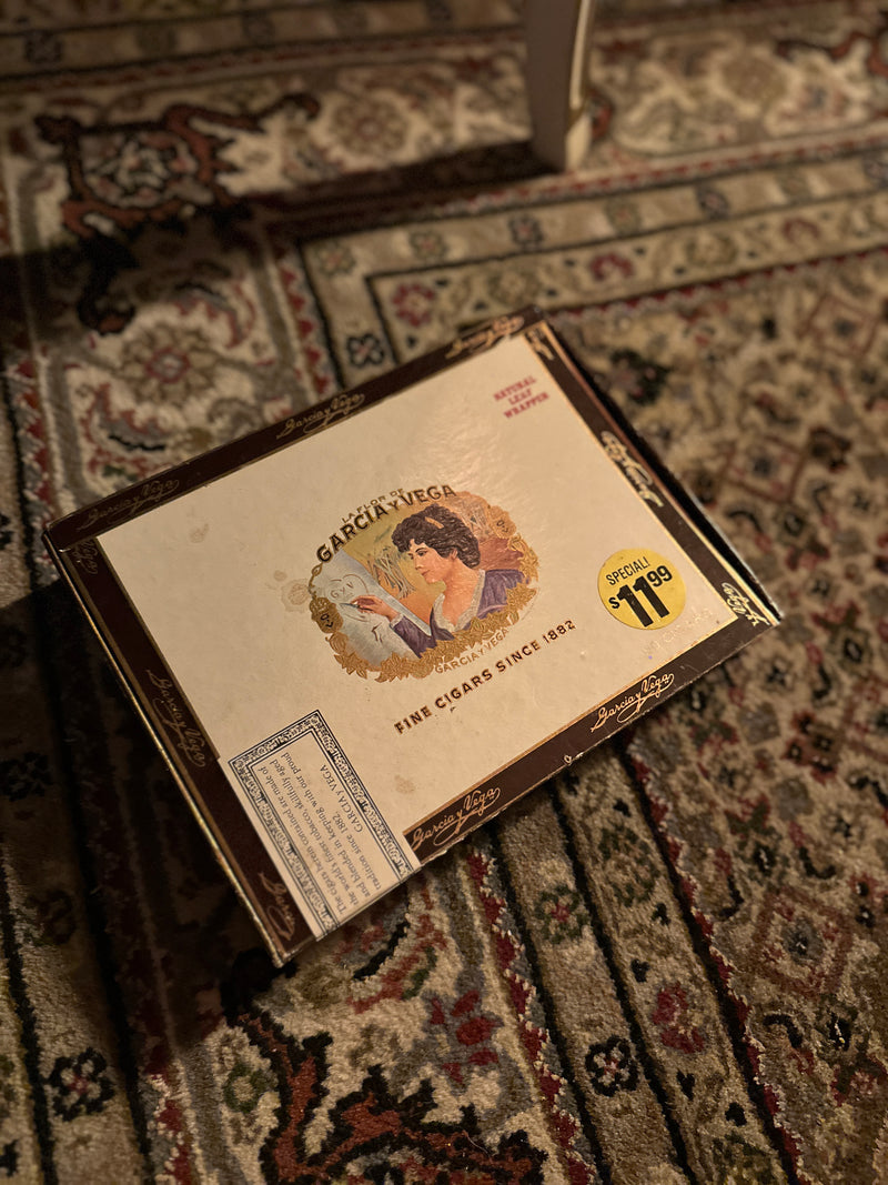 Vintage La Flor de García y Vega Elegantes Cigar Box