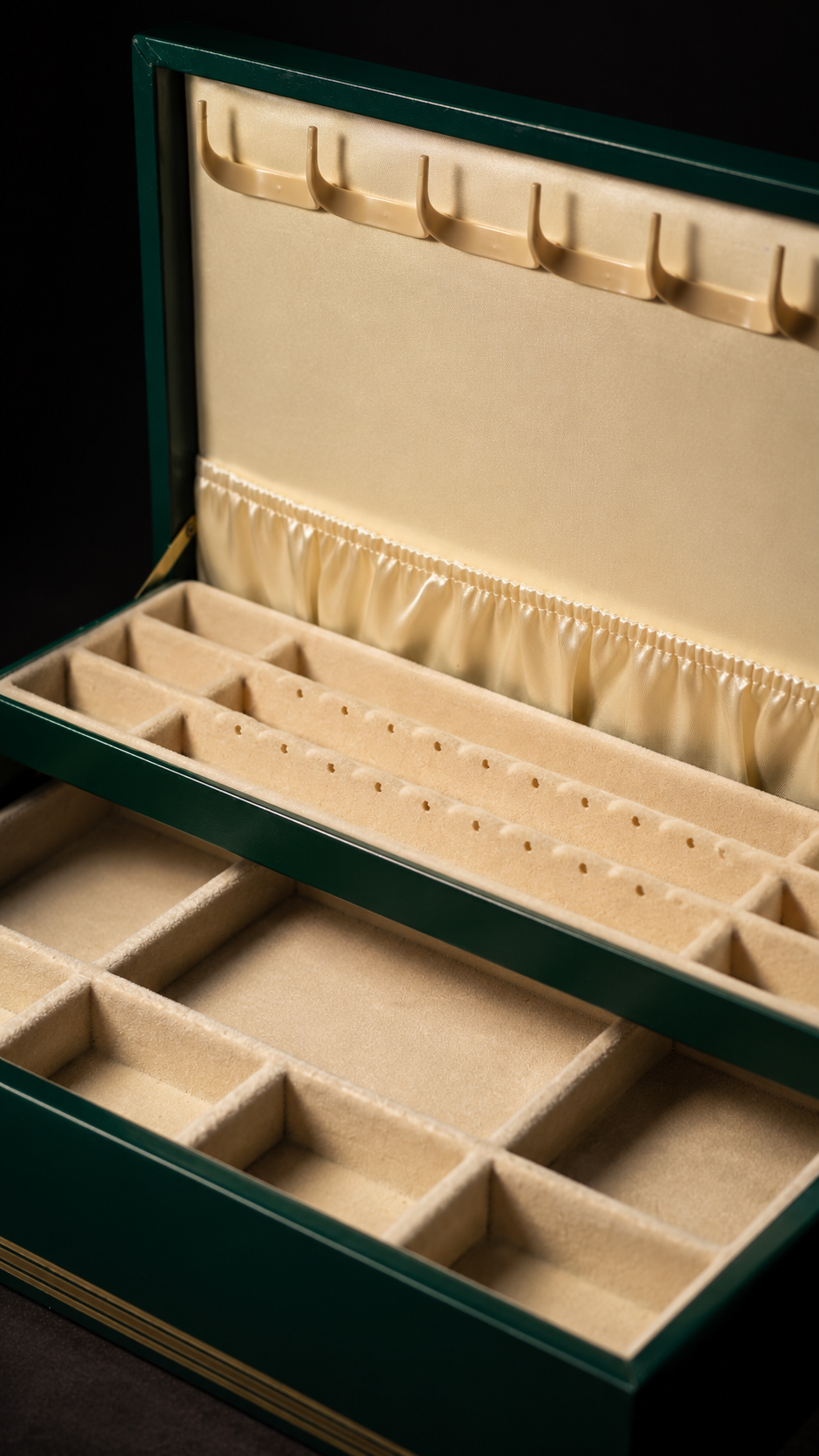 Vintage Mele Emerald Green Jewelry Box with Gold Trim, c. 1960s–1970s