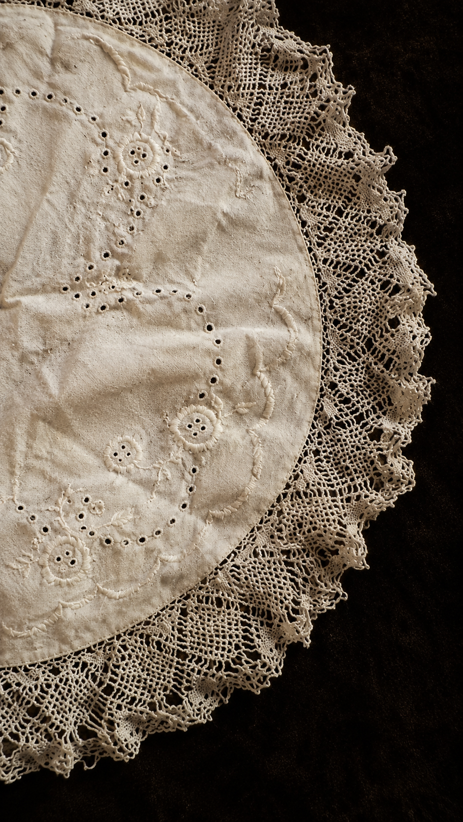 Antique Whitework Embroidered Linen Doily with Crochet Lace Border, Circa 1920s–1940s