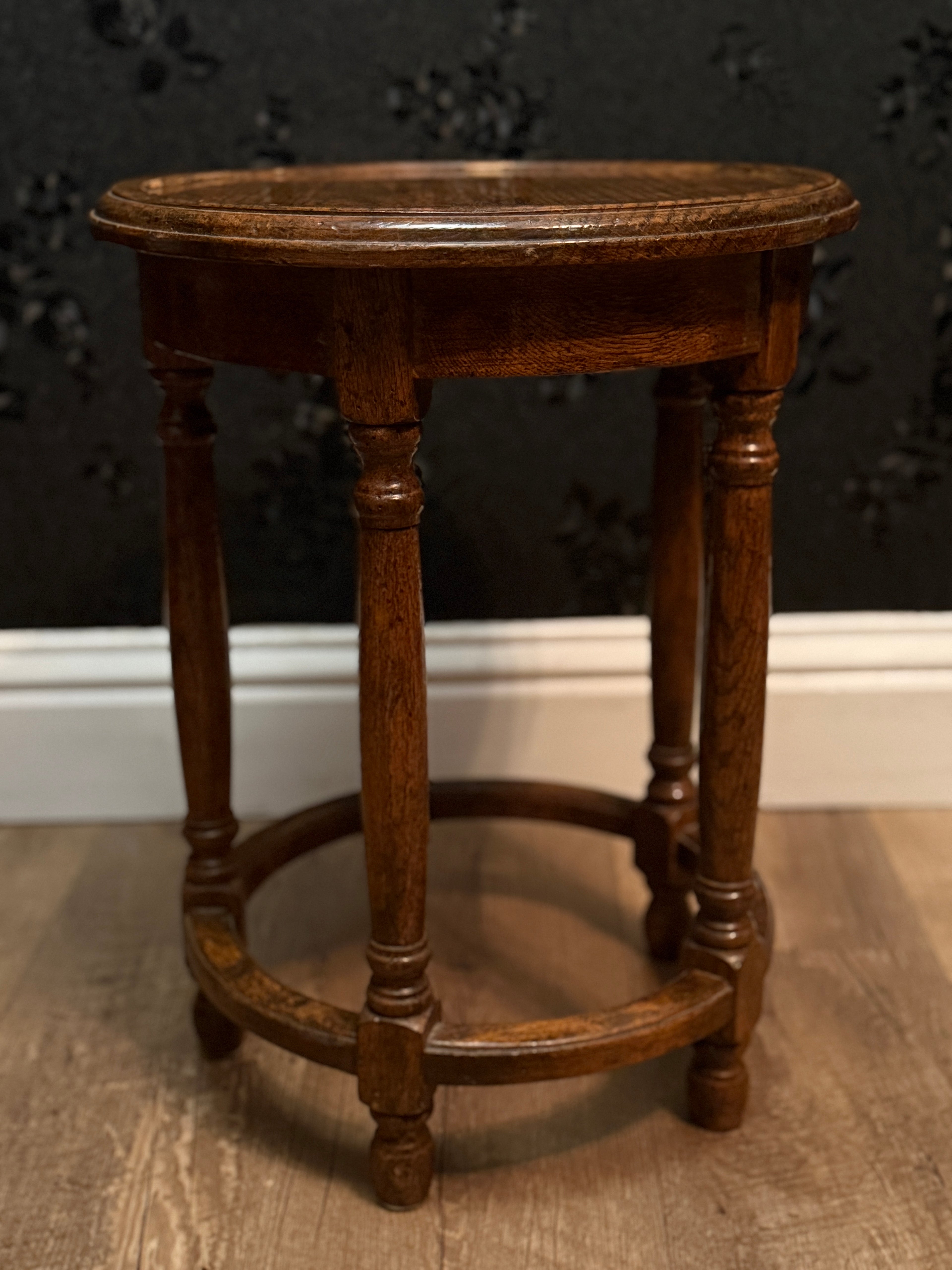 Antique Oak Round Side Table — English Arts & Crafts Movement, Circa 1900–1915
