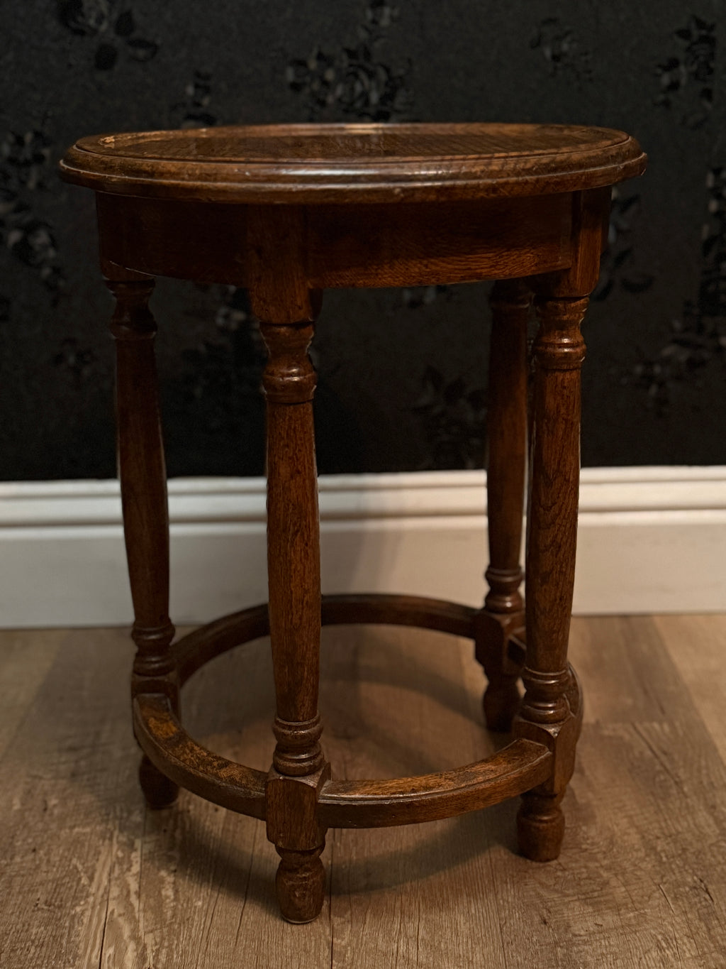 Antique Oak Round Side Table — English Arts & Crafts Movement, Circa 1900–1915