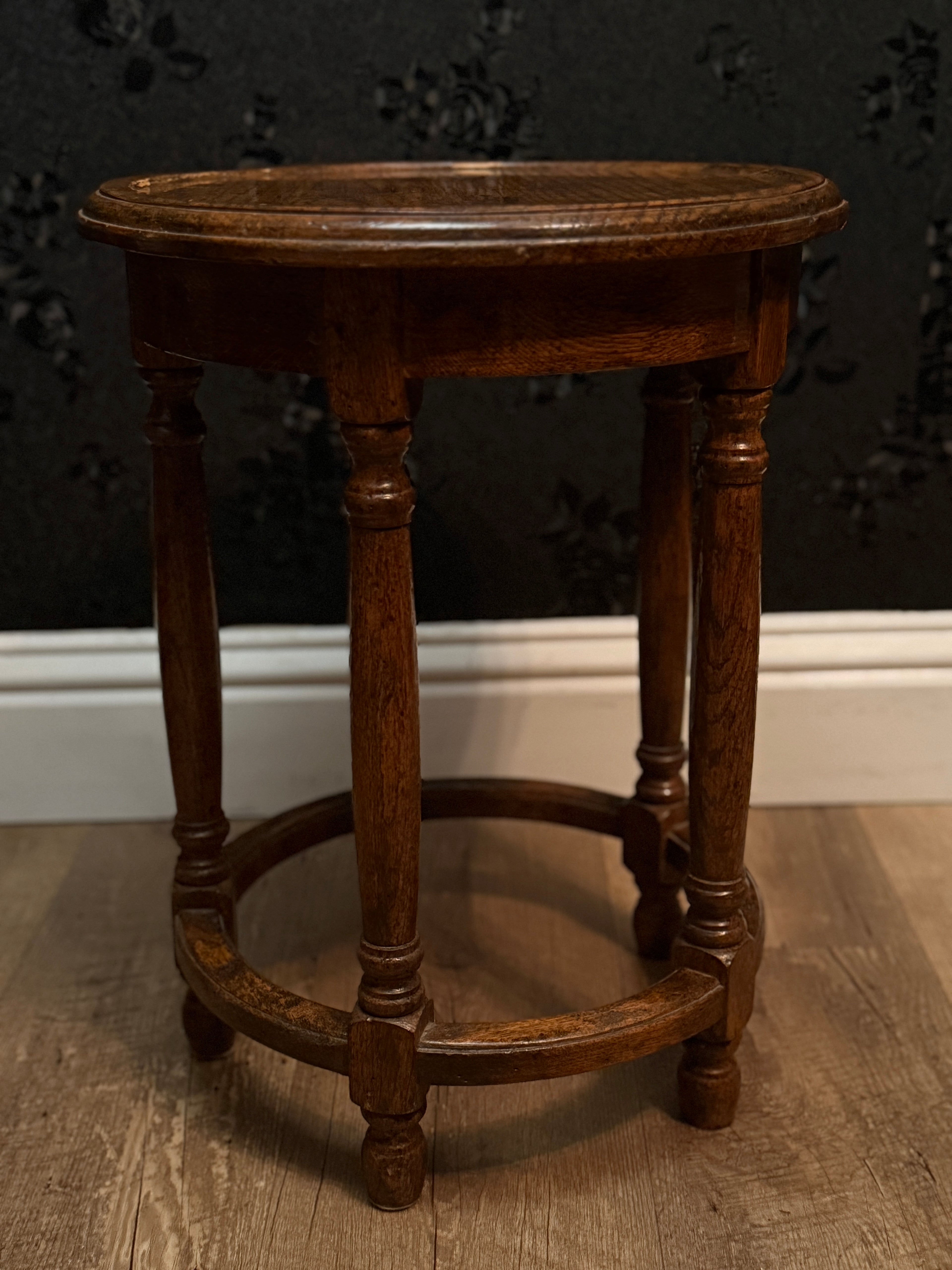 Antique Oak Round Side Table — English Arts & Crafts Movement, Circa 1900–1915