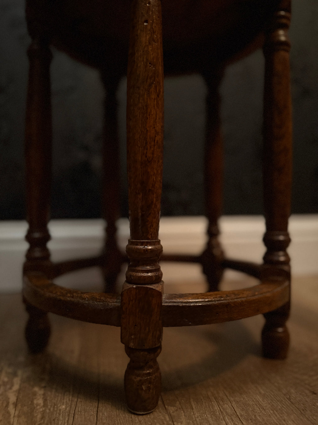 Antique Oak Round Side Table — English Arts & Crafts Movement, Circa 1900–1915