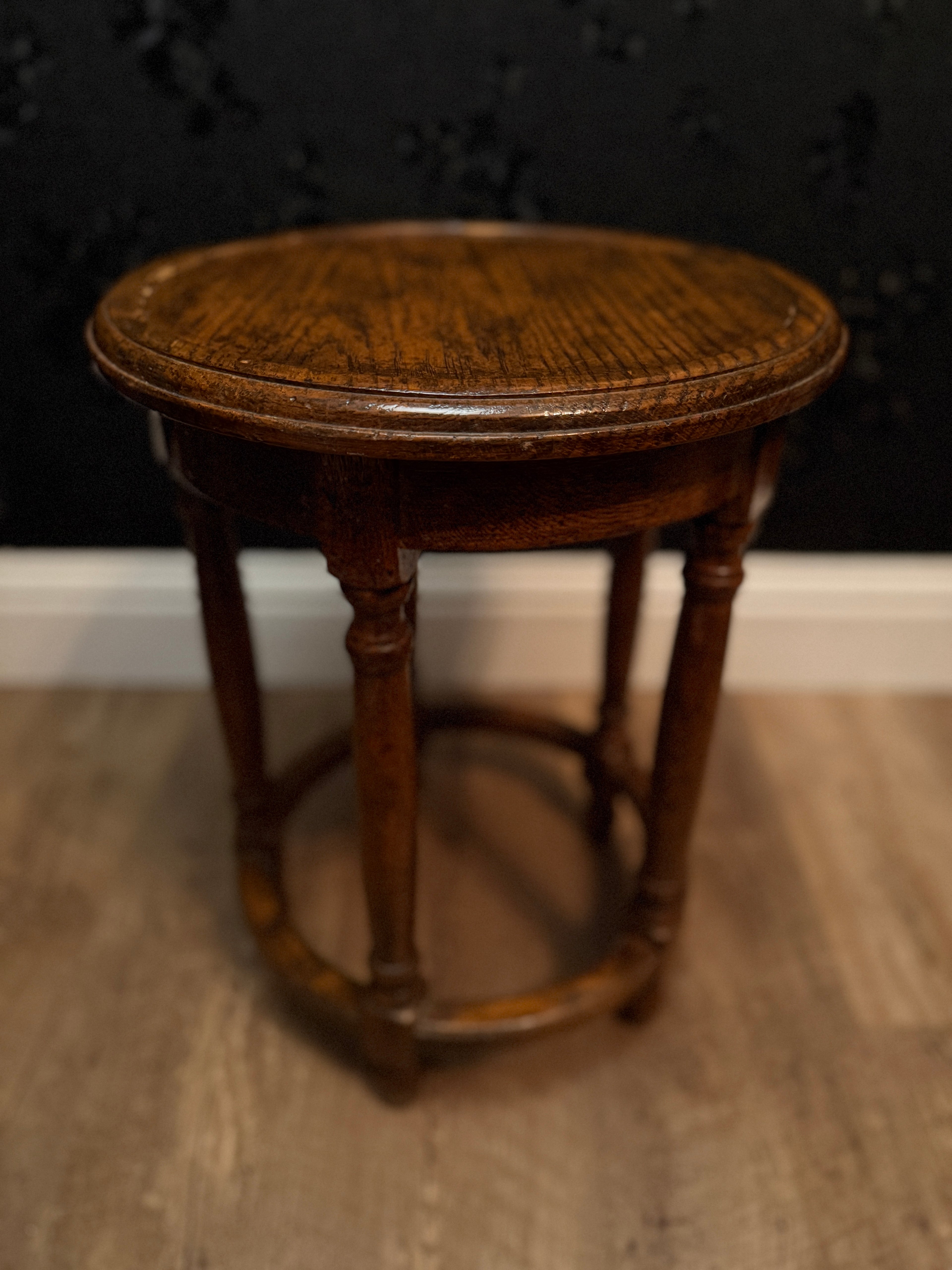 Antique Oak Round Side Table — English Arts & Crafts Movement, Circa 1900–1915