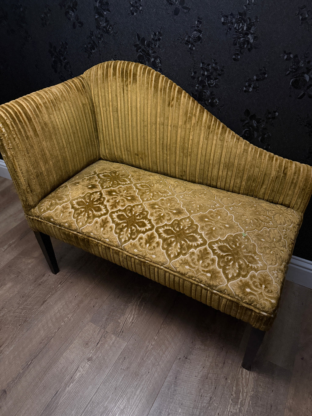 Mid-Century Hollywood Regency Slipper Settee — Tufted Gold Velvet, United States, Circa 1955–1965