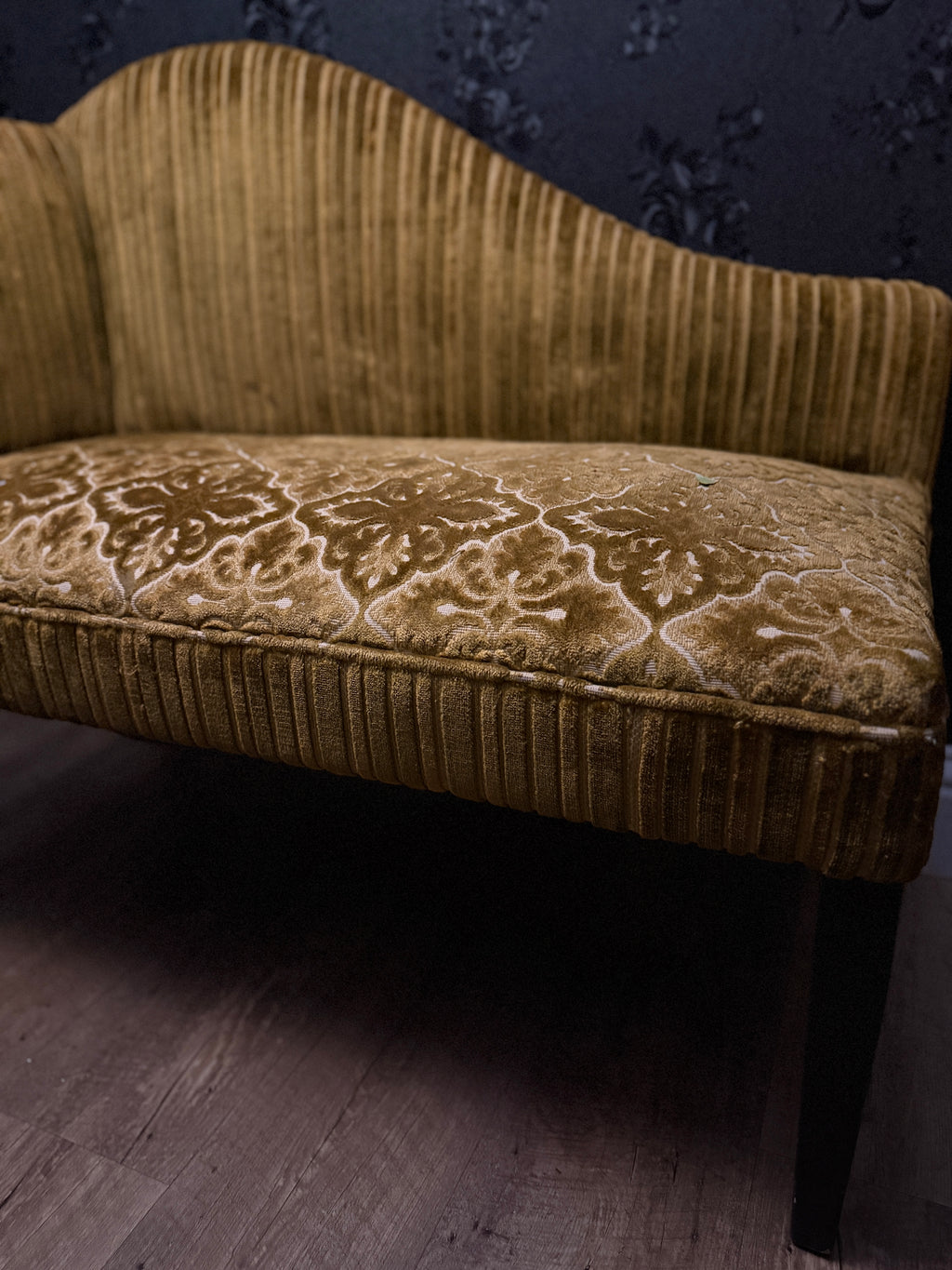 Mid-Century Hollywood Regency Slipper Settee — Tufted Gold Velvet, United States, Circa 1955–1965