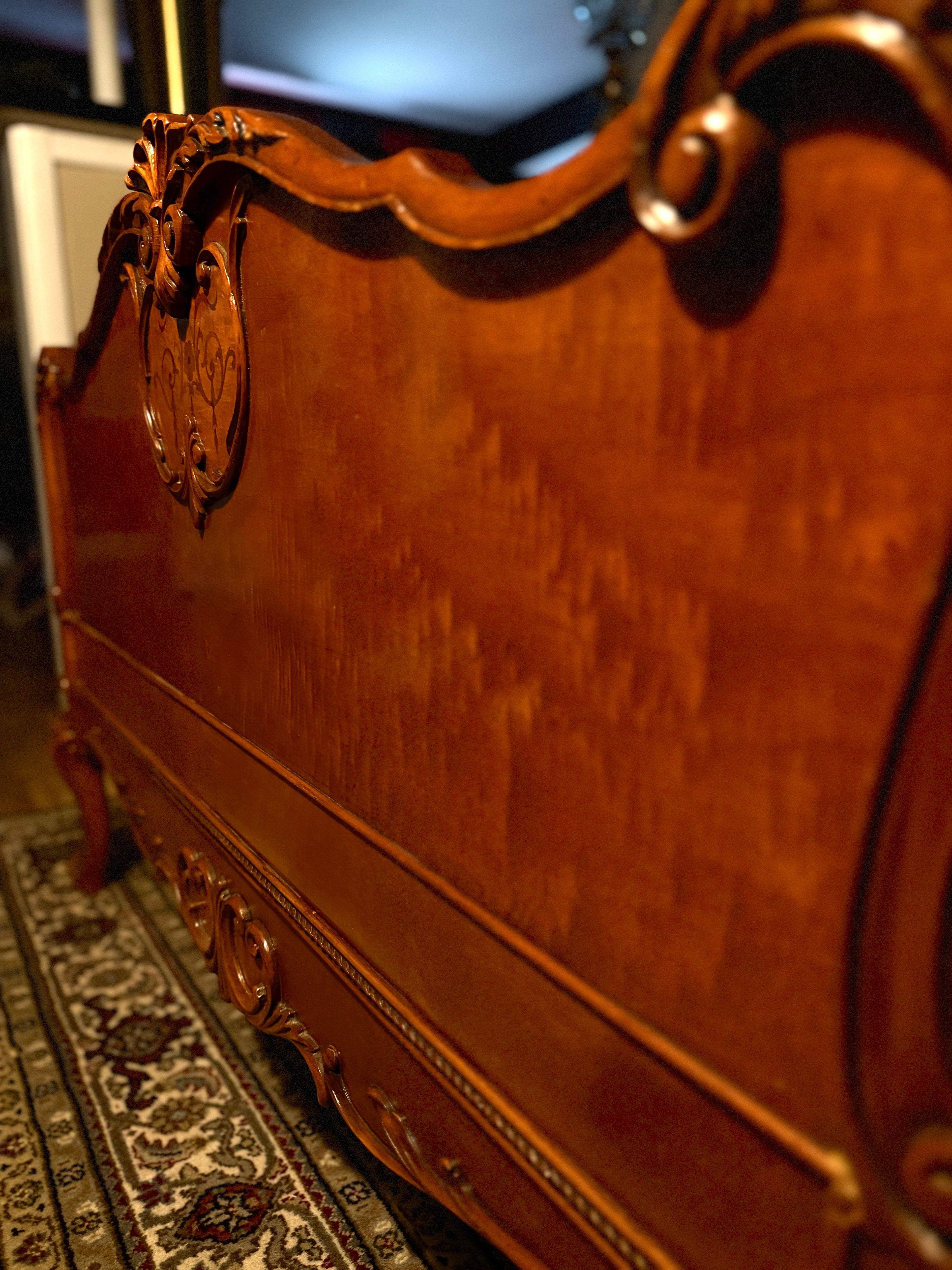 c. 1920s French Louis XV / Rococo Revival Bed in Figured Walnut with Marquetry